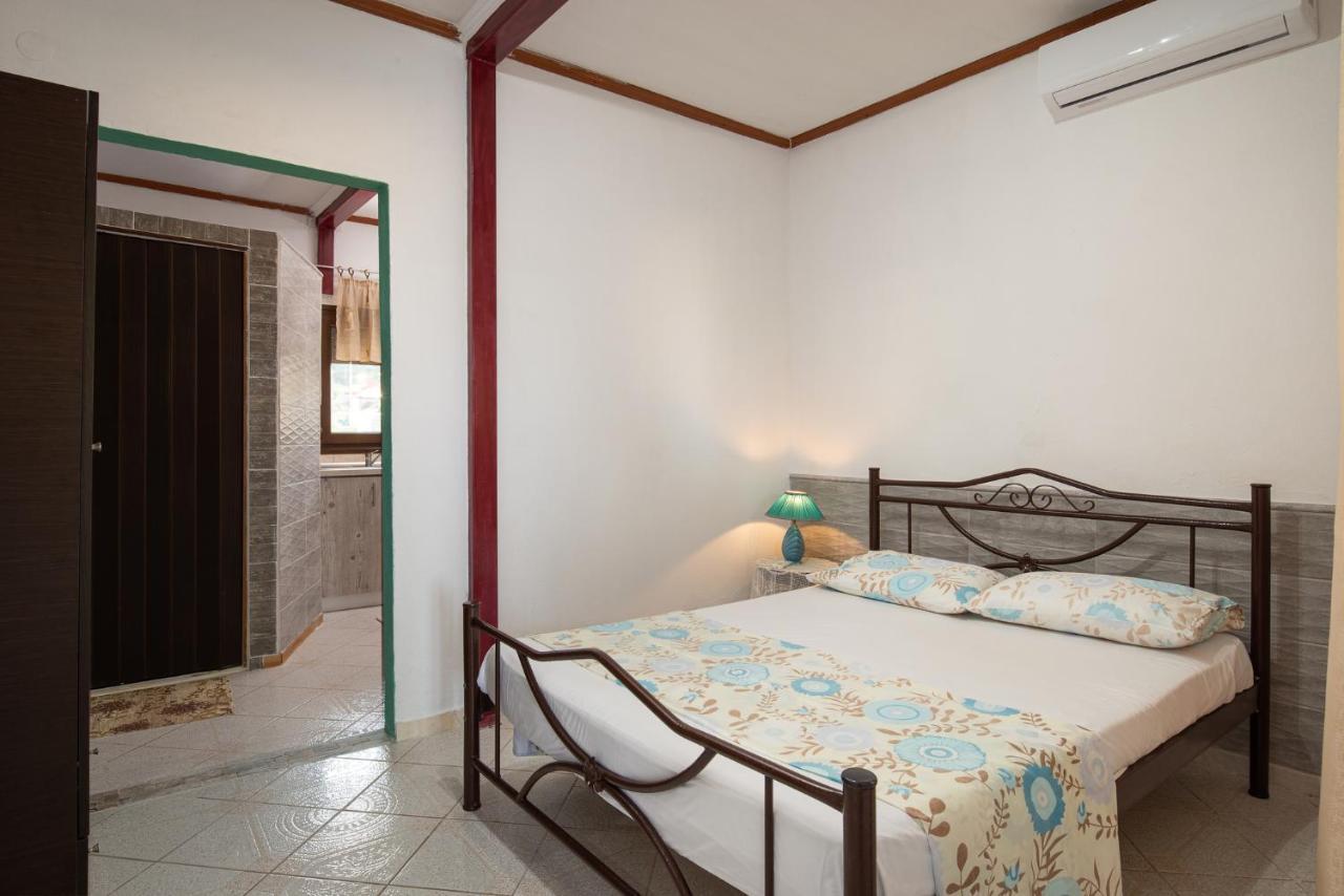 Agatha House Aparthotel Valtí Esterno foto